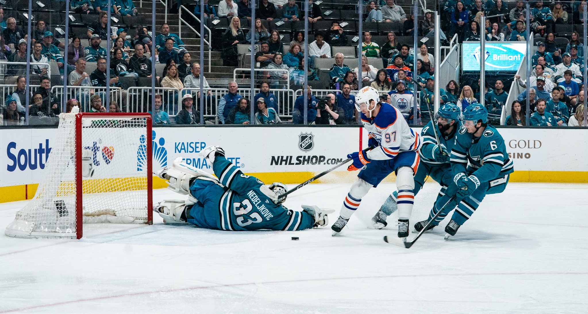 NHL: BRUSCO STO PER GLI SHARKS CONTRO GLI OILERS
